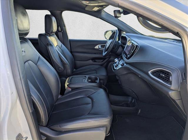 Used 2024 Chrysler Pacifica Hybrid S Appearance Pkg image 21