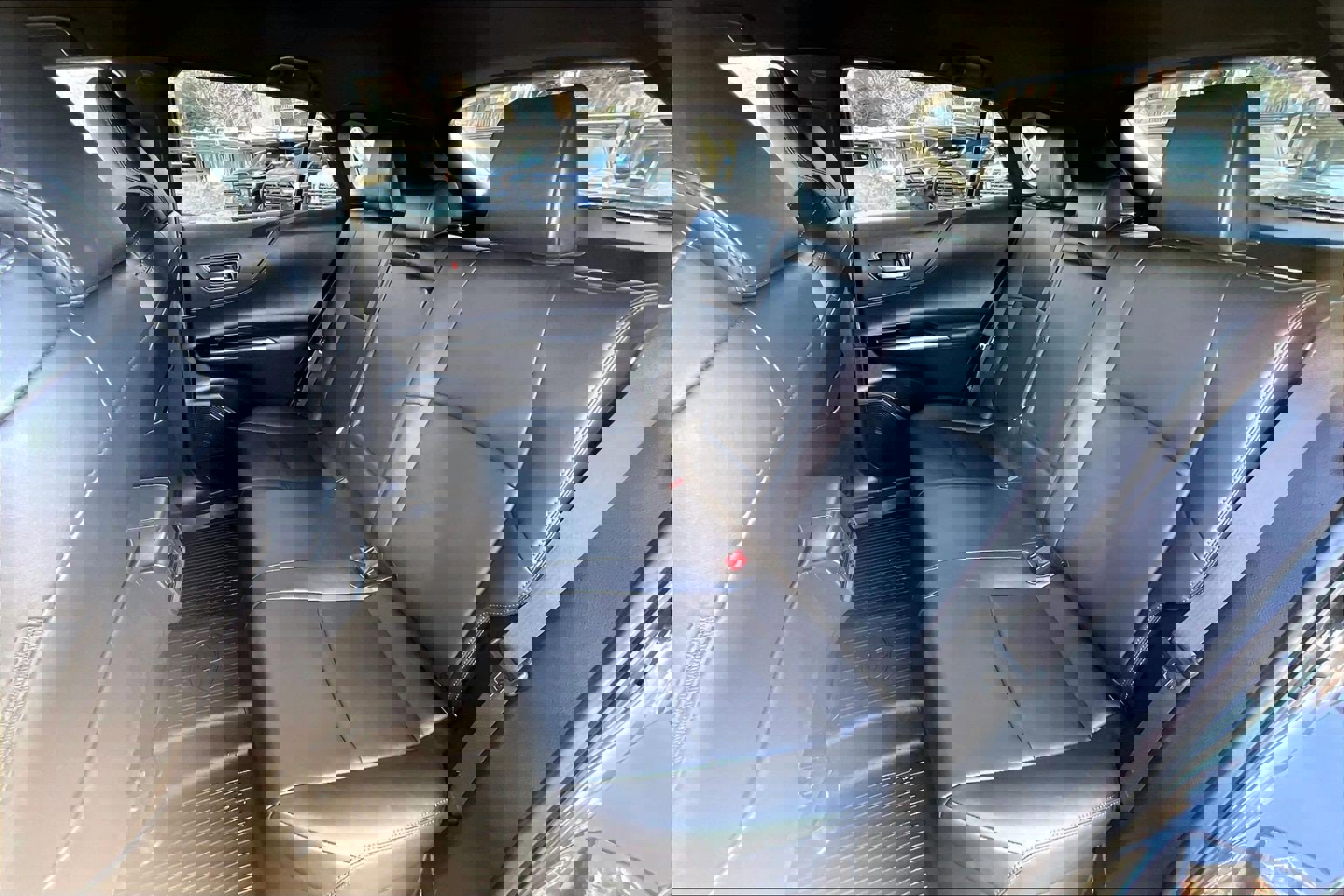 Used 2022 Toyota Venza XLE image 24