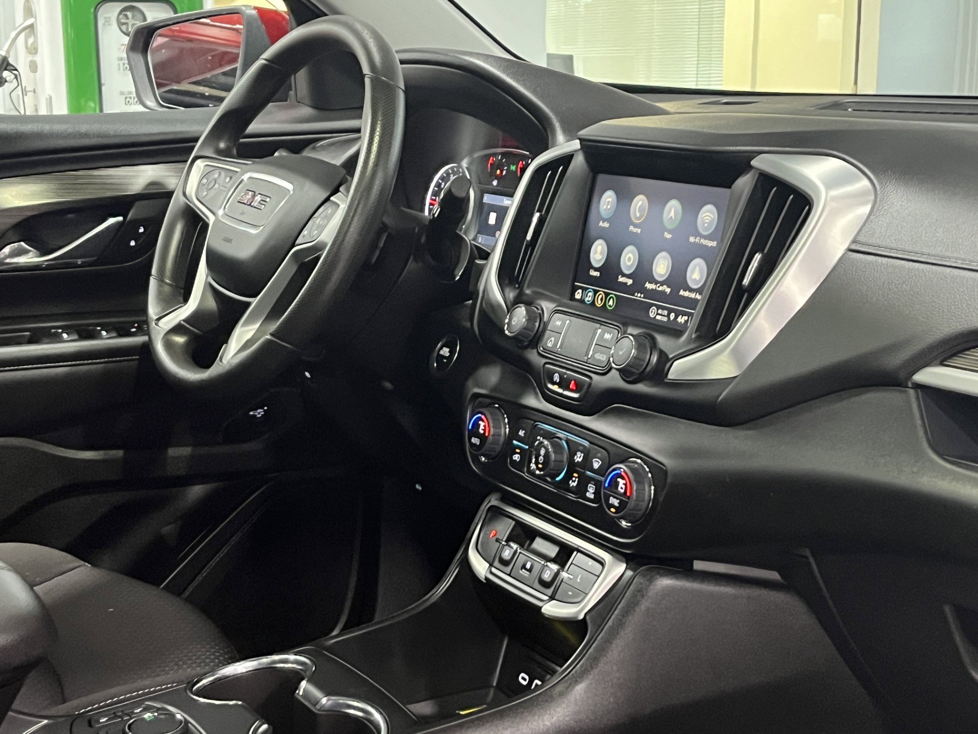 Certified 2024 GMC Terrain SLE w/ Driver Convenience Package image 9