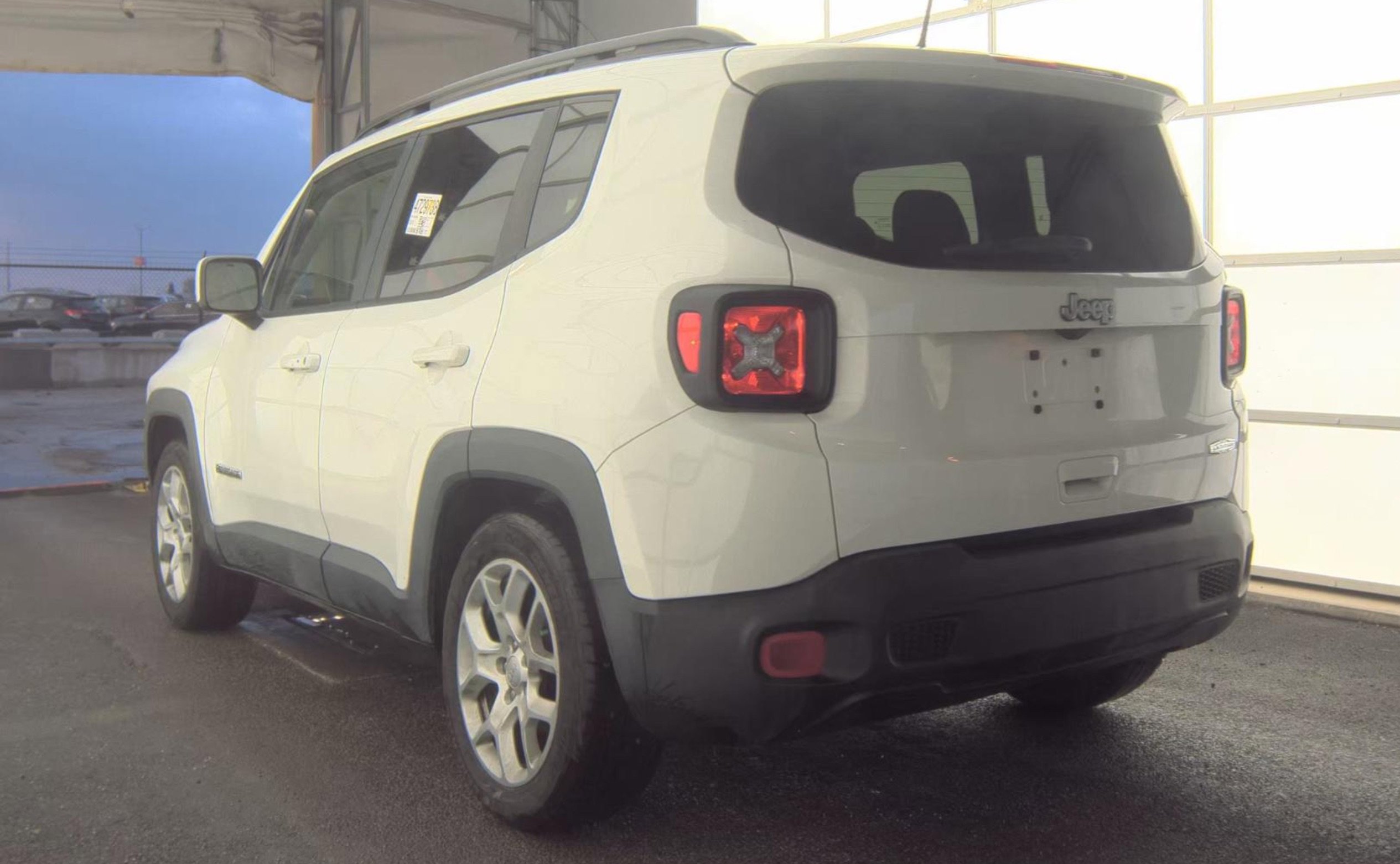 Used 2018 Jeep Renegade Latitude image 4