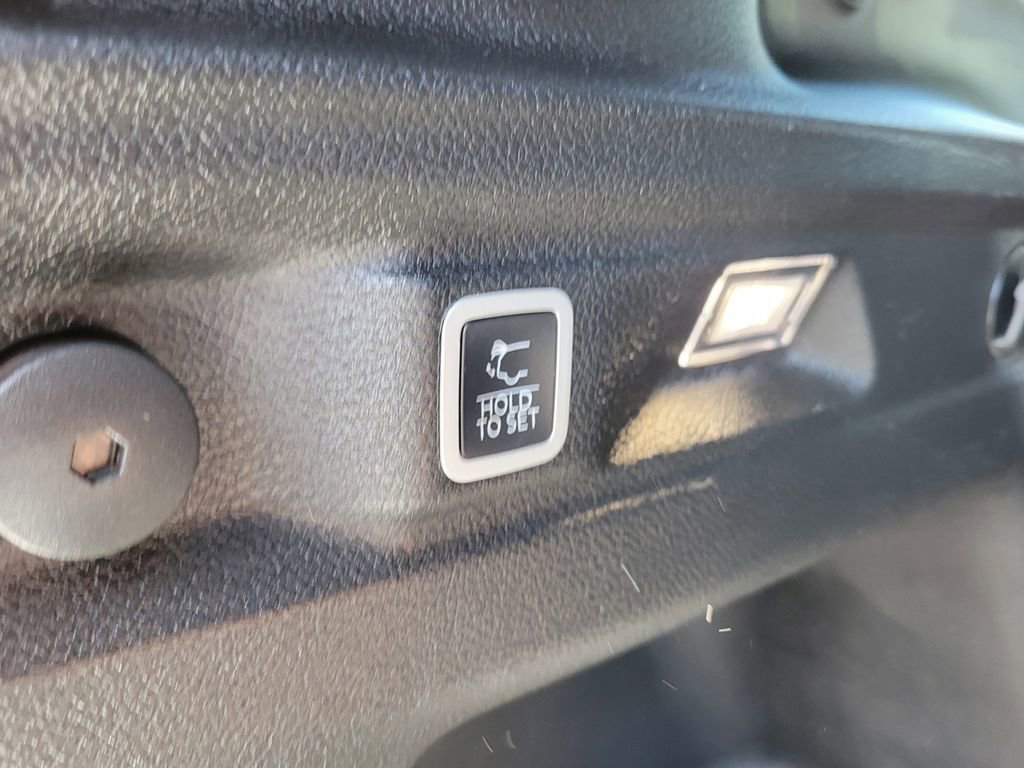 Used 2023 Jeep Grand Cherokee L Laredo AWD/4WD image 23