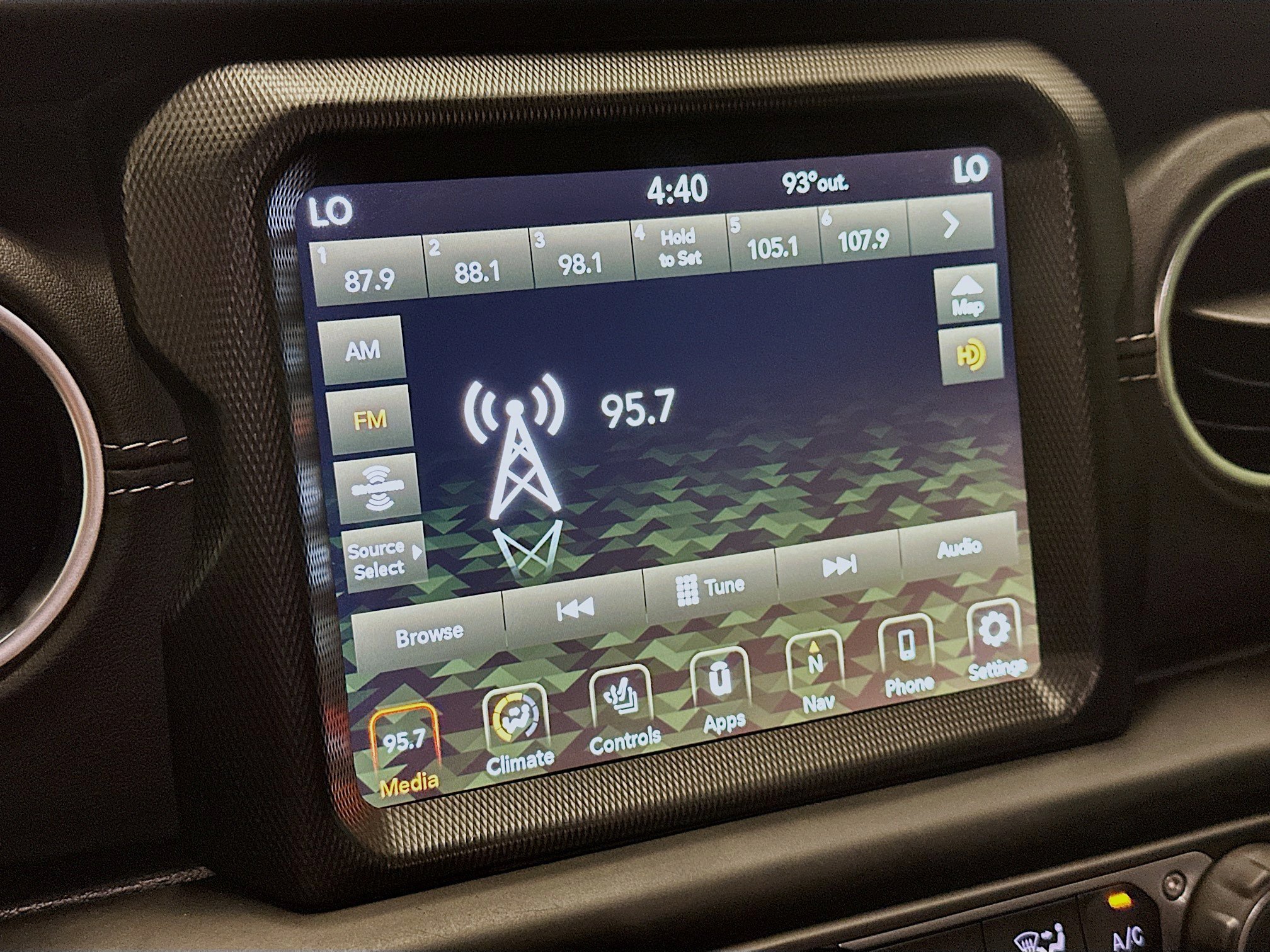 Used 2023 Jeep Wrangler Unlimited Sahara w/ Cold Weather Group AWD/4WD image 21