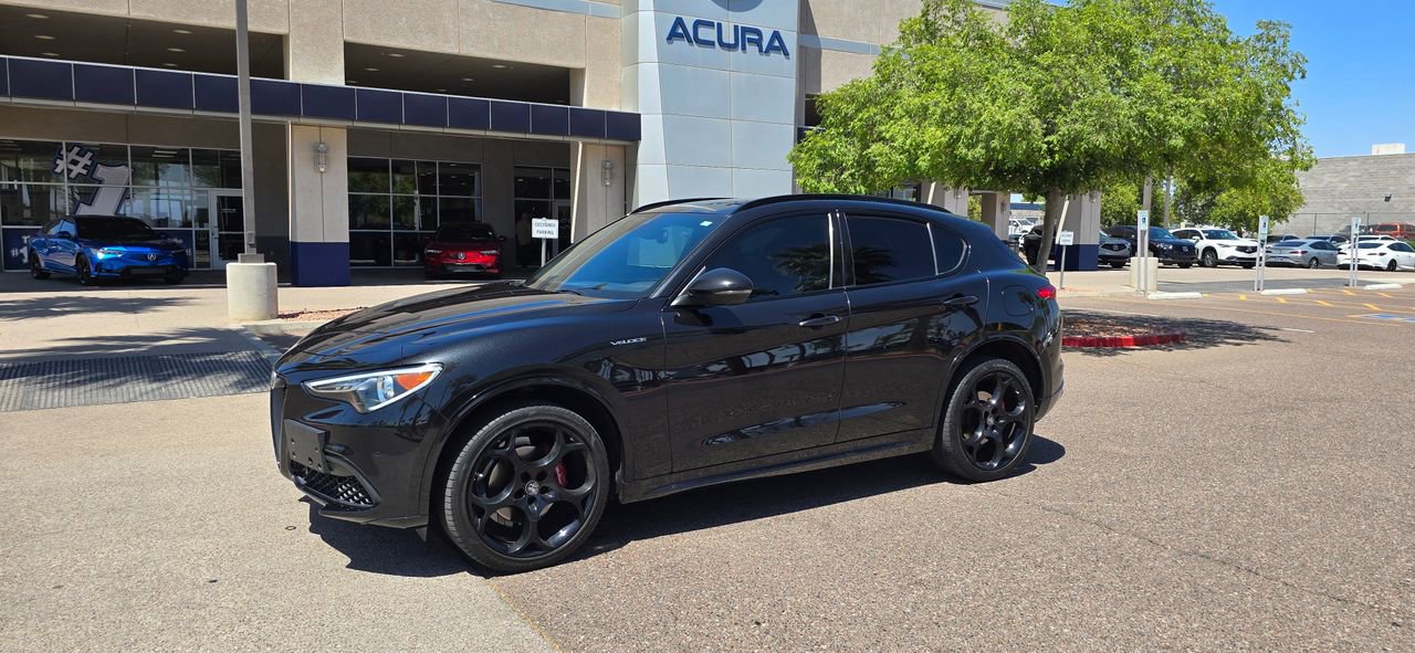 Used 2022 Alfa Romeo Stelvio Veloce AWD/4WD image 1