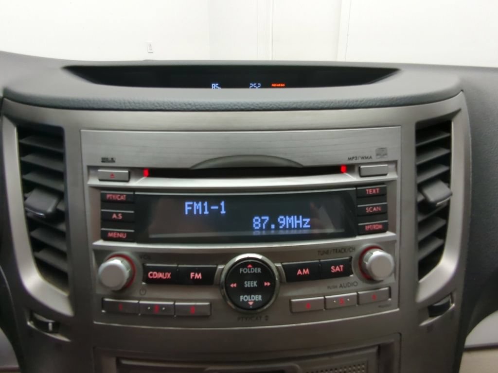 Used 2011 Subaru Outback 2.5i AWD/4WD image 17