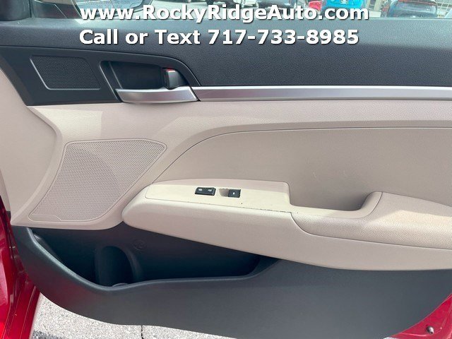 Used 2019 Hyundai Elantra SE image 18