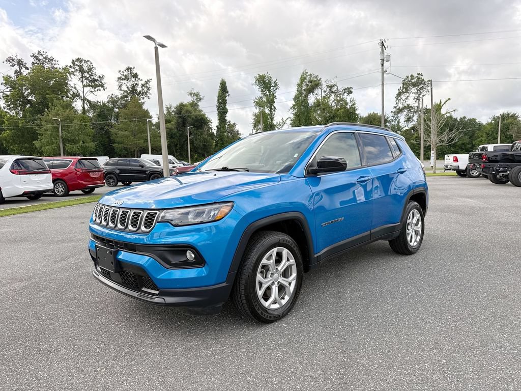 Used 2024 Jeep Compass Latitude AWD/4WD image 9