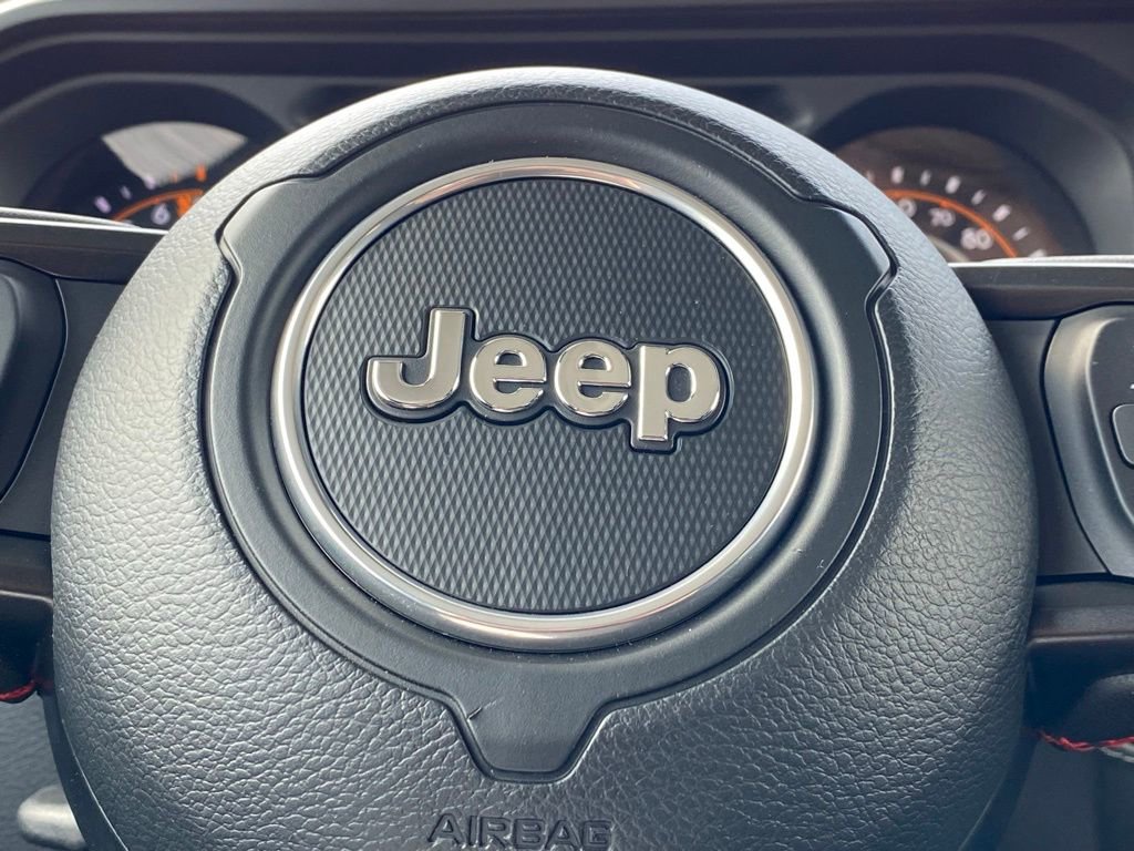 Used 2024 Jeep Gladiator Rubicon w/ Technology Group AWD/4WD image 19