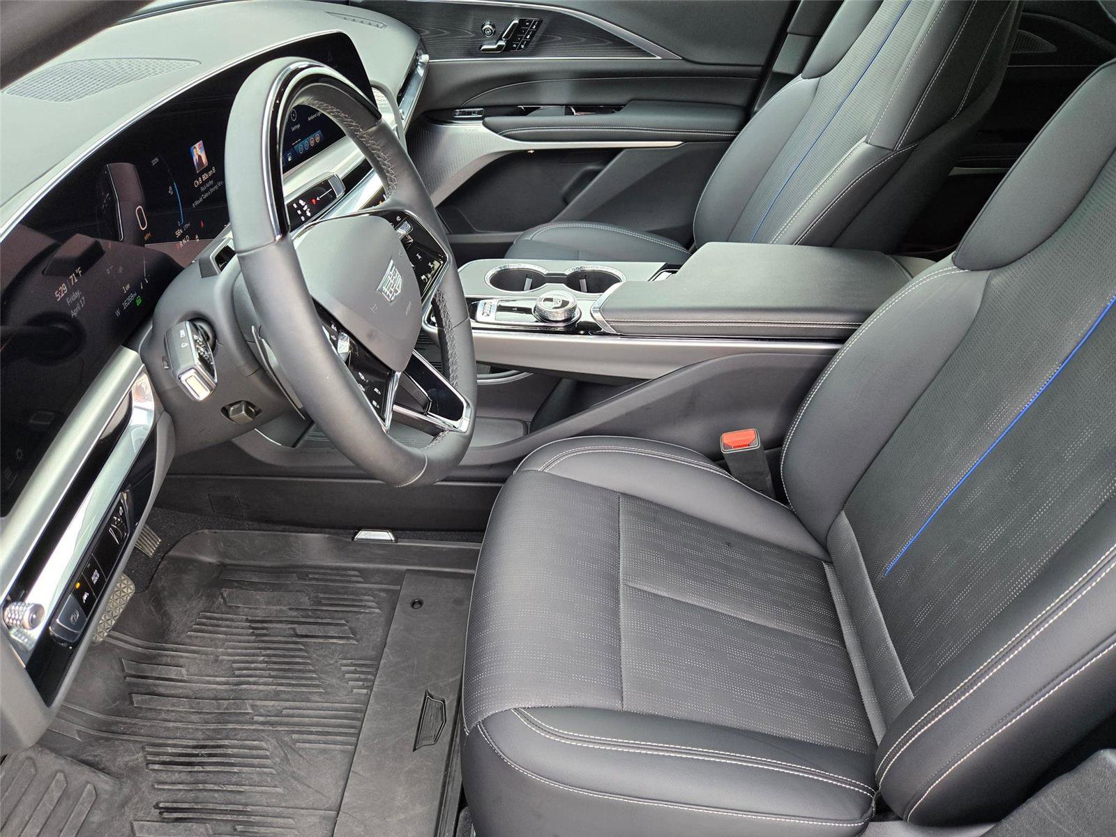 Certified 2025 Cadillac Lyriq Luxury w/ LPO, Floor Liner Package AWD/4WD image 11