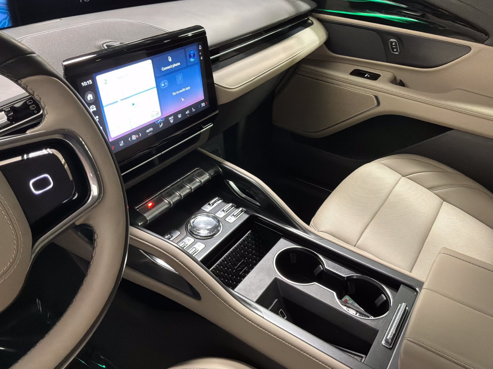 Used 2025 Lincoln Nautilus Premier AWD/4WD image 18