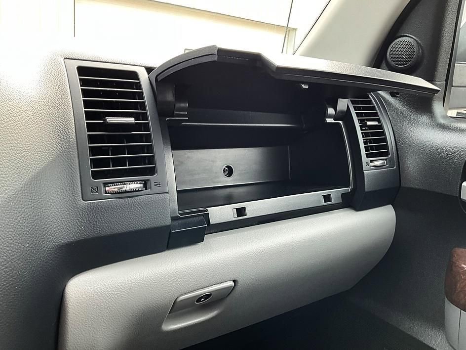 Used 2012 Toyota Tundra Limited w/ Platinum Pkg image 32