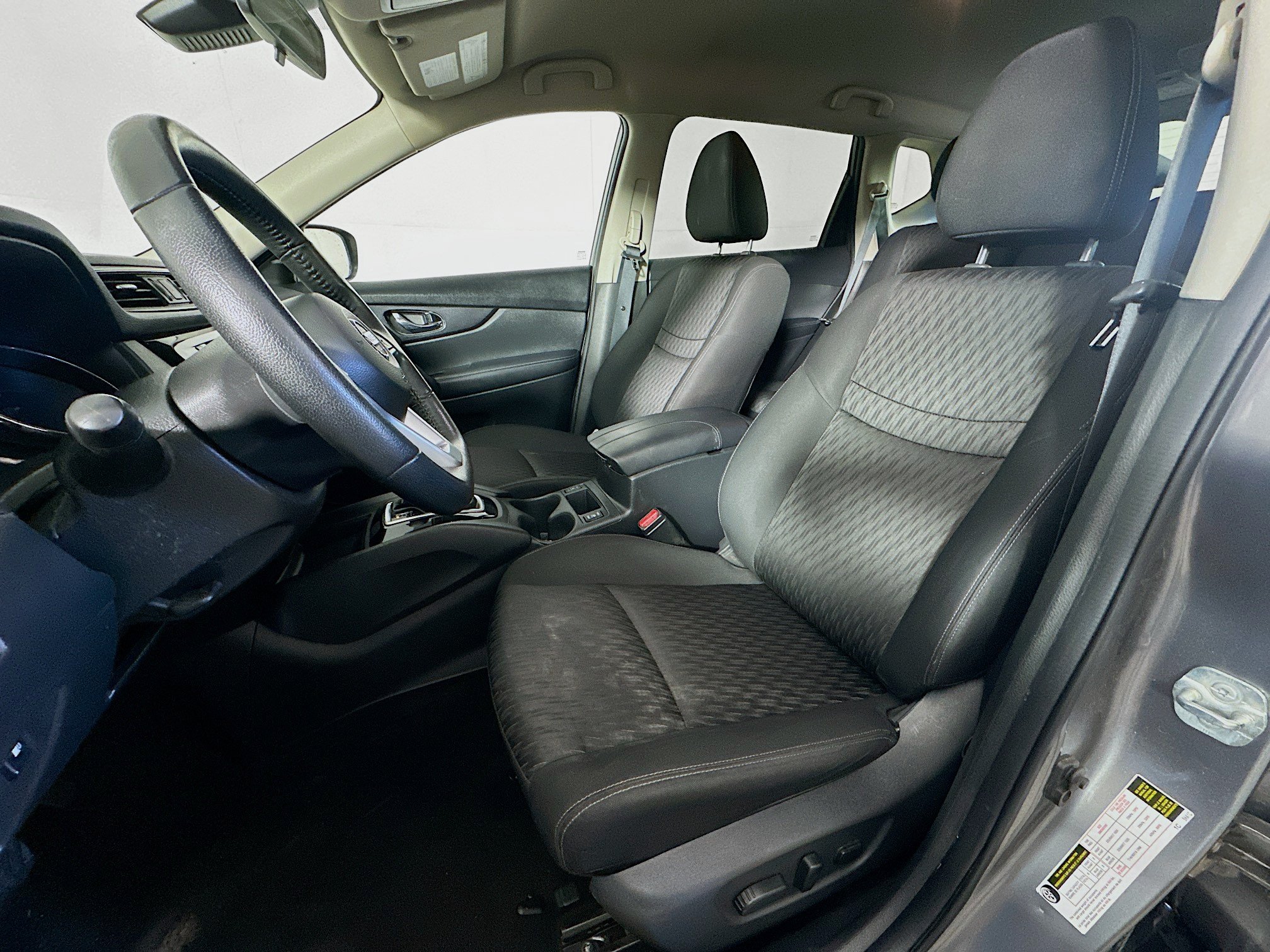 Used 2020 Nissan Rogue SV FWD image 13