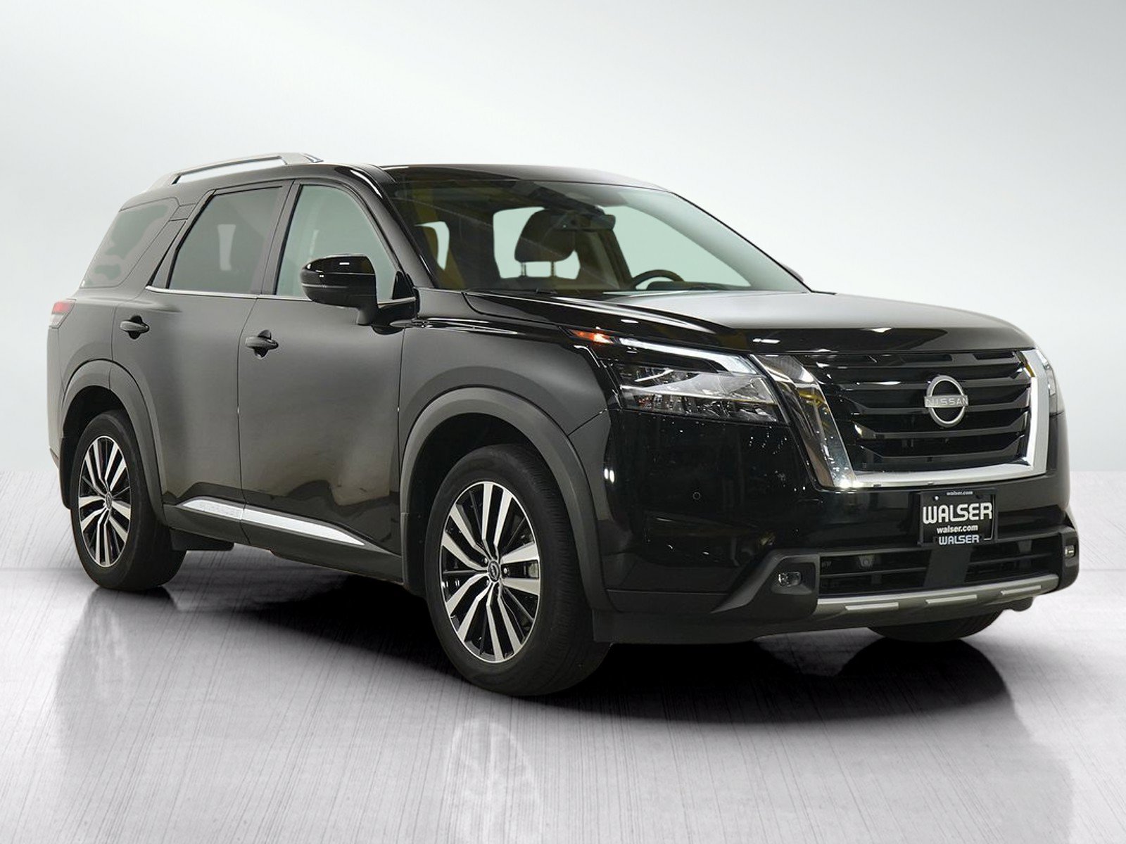 Used 2024 Nissan Pathfinder Platinum AWD/4WD image 7
