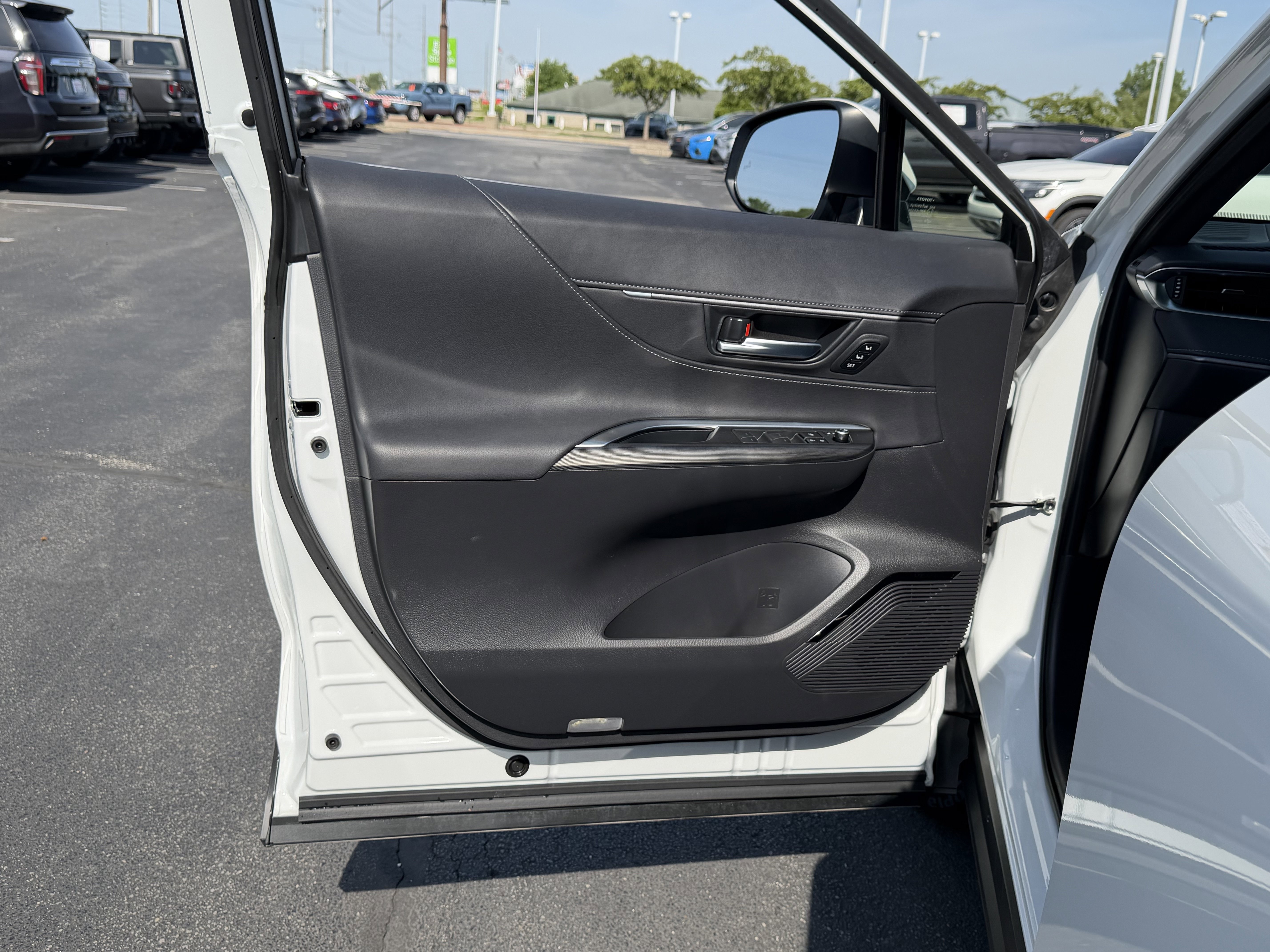 Used 2024 Toyota Venza Limited AWD/4WD image 21