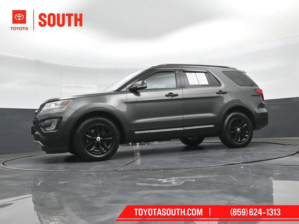 Used 2017 Ford Explorer XLT w/ Equipment Group 202A FWD image 45