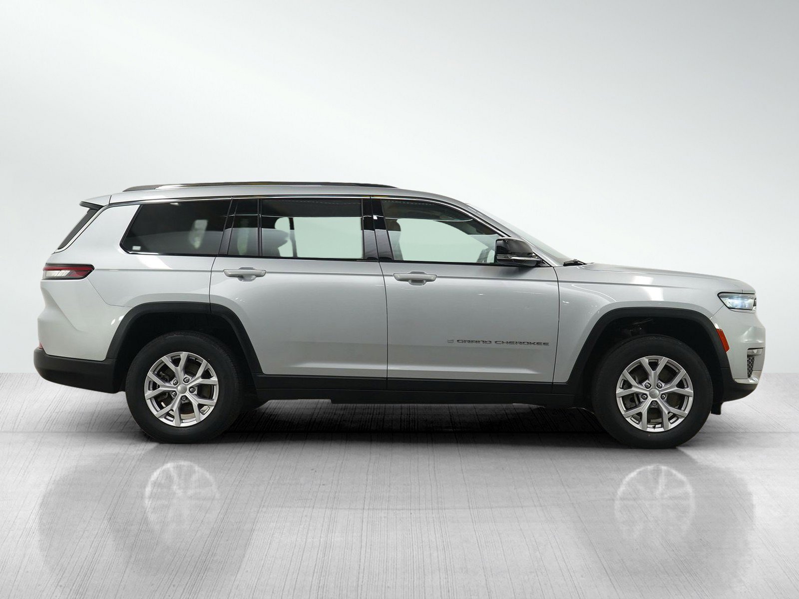 Used 2021 Jeep Grand Cherokee L Limited AWD/4WD image 6