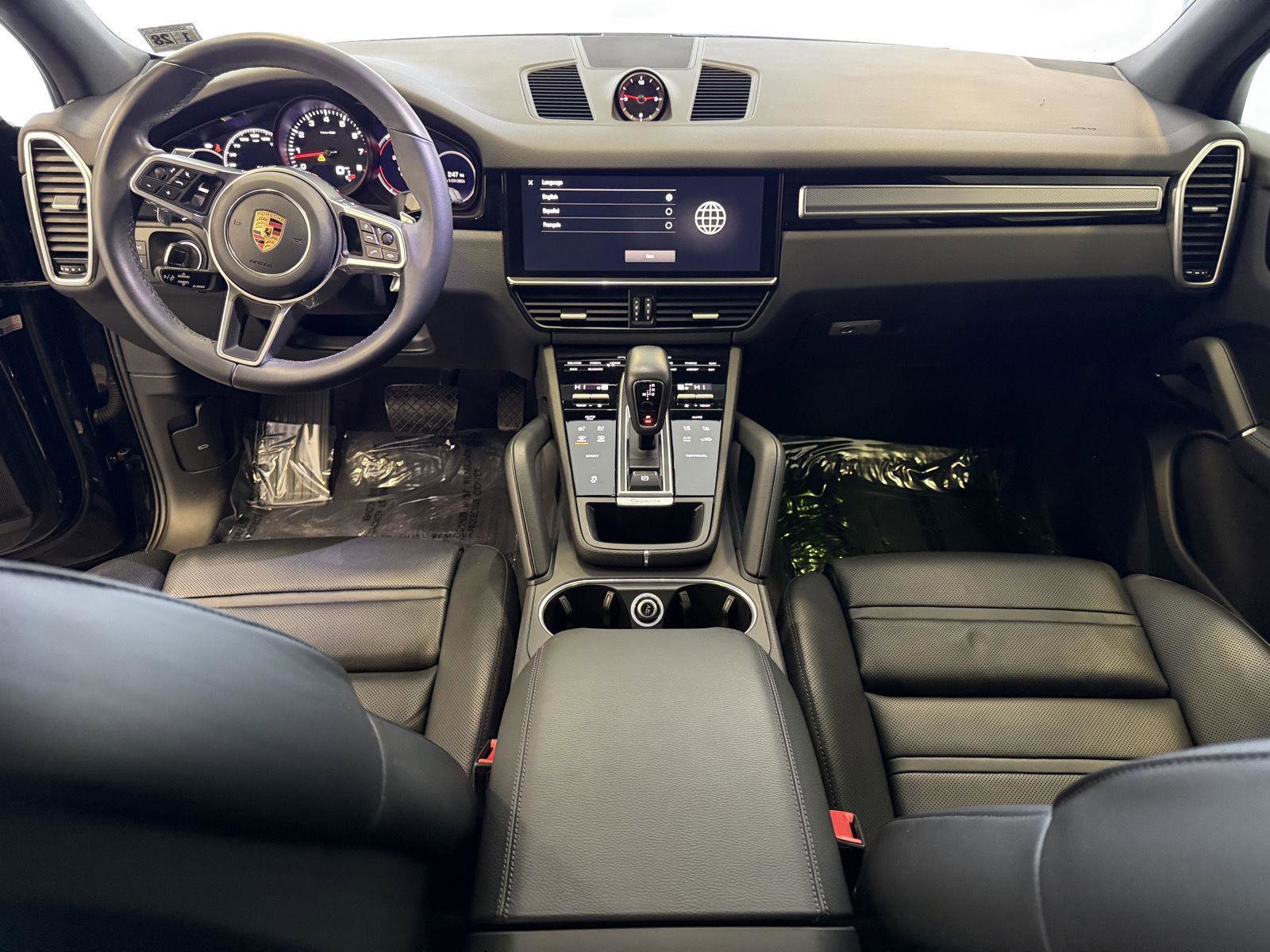 Certified 2023 Porsche Cayenne Platinum Edition image 17