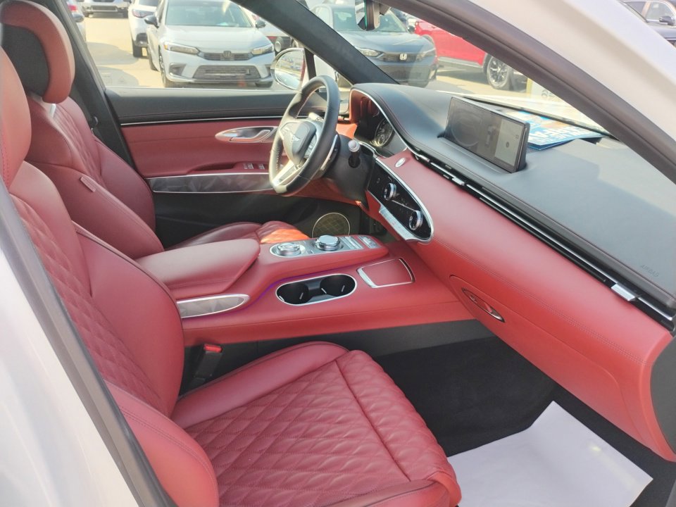 Used 2025 Genesis GV70 3.5T Sport w/ Sport Advanced Package image 32