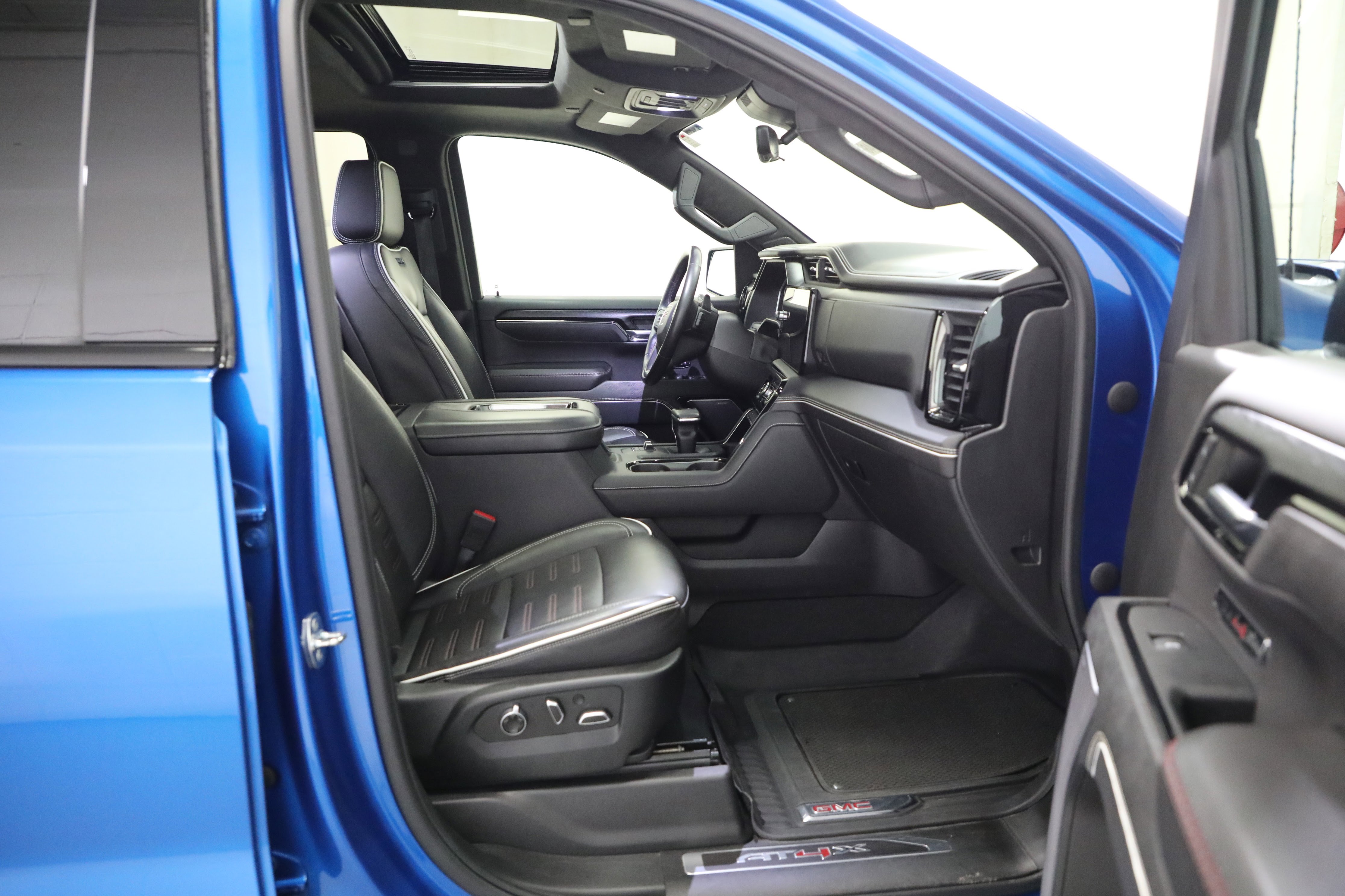 Used 2022 GMC Sierra 1500 AT4X image 11