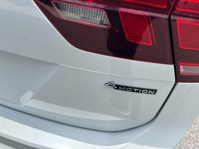Used 2024 Volkswagen Tiguan SEL R-Line AWD/4WD image 3