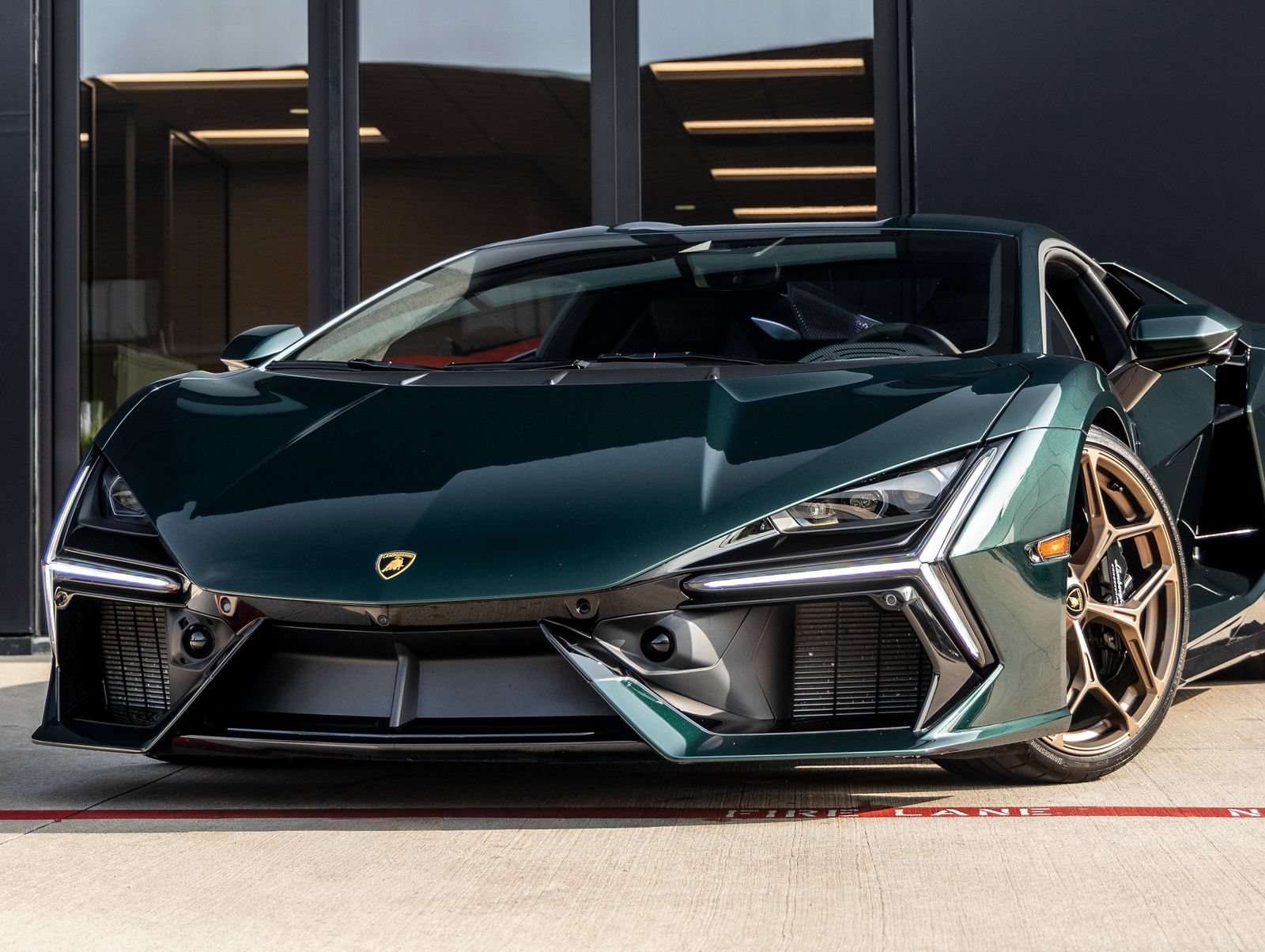 Used 2025 Lamborghini Revuelto AWD/4WD image 4