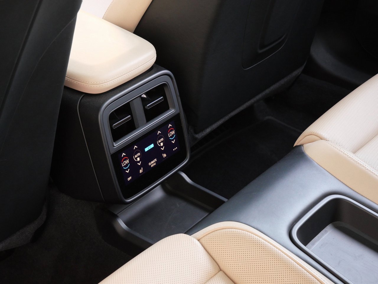 Used 2020 Porsche Taycan Turbo S image 23