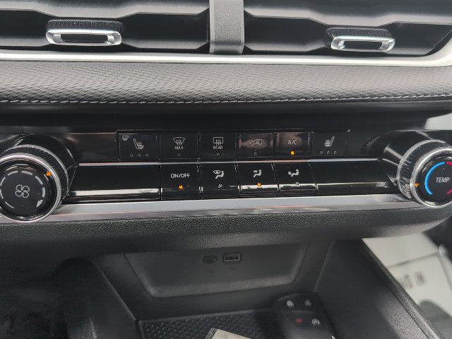 Used 2025 Chevrolet Equinox LT AWD/4WD image 20