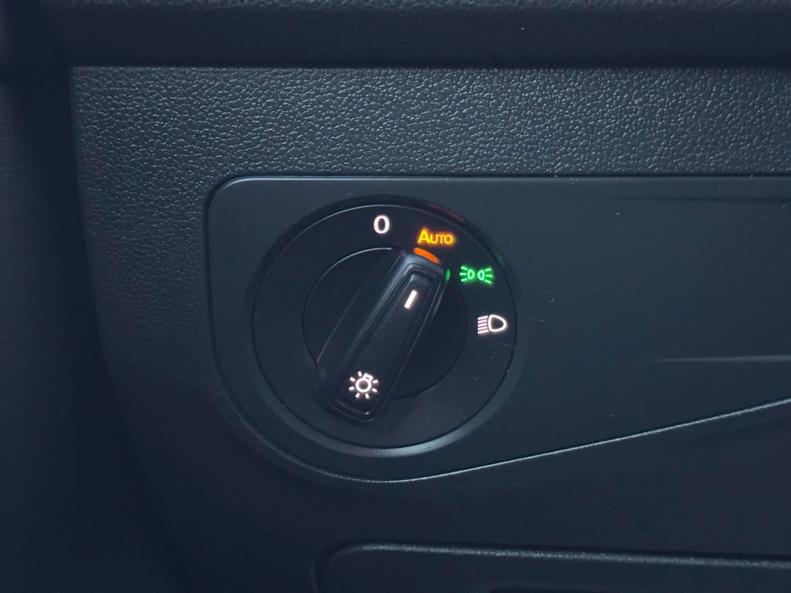 Used 2018 Volkswagen Tiguan S w/ 3rd Row Seat Package image 27