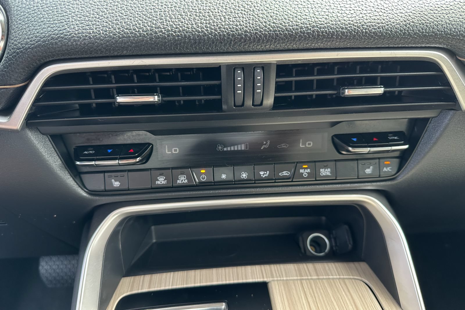 Certified 2024 MAZDA CX-90 Plug-In Hybrid w/ Premium Pkg AWD/4WD image 22