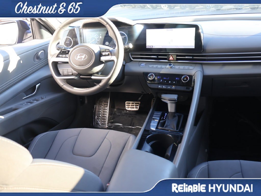 Certified 2025 Hyundai Elantra SEL FWD image 13