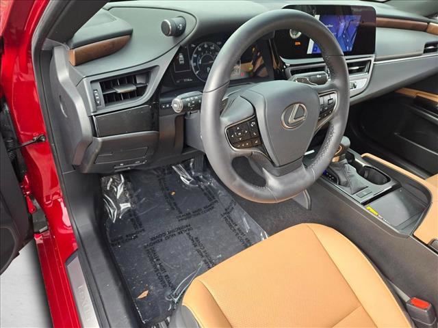 Used 2024 Lexus ES 250 w/ Premium Package image 10