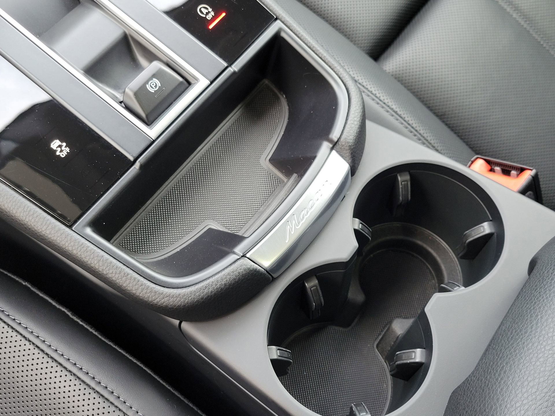 Used 2025 Porsche Macan image 20