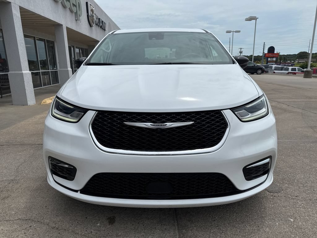 Used 2024 Chrysler Pacifica Limited FWD image 8