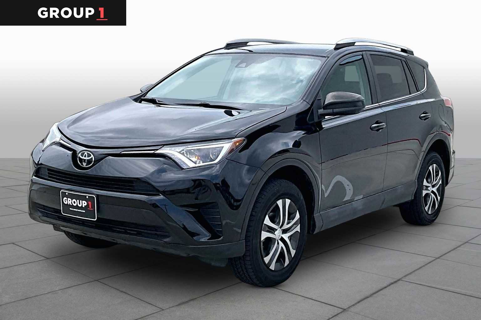 Used 2018 Toyota RAV4 LE FWD image 1