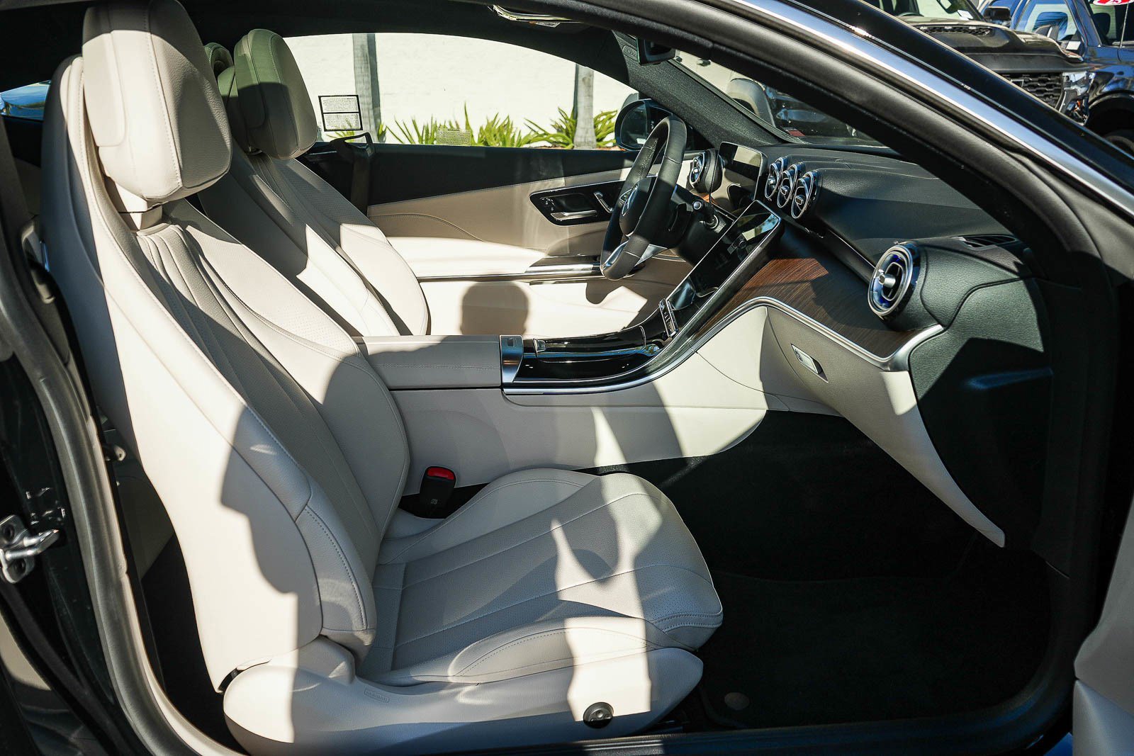 Used 2025 Mercedes-Benz CLE 300 4MATIC Coupe image 12