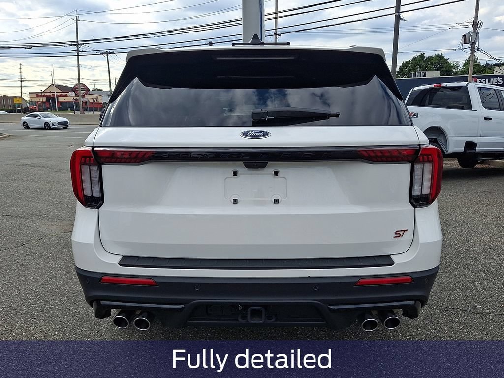 Used 2025 Ford Explorer ST AWD/4WD image 5