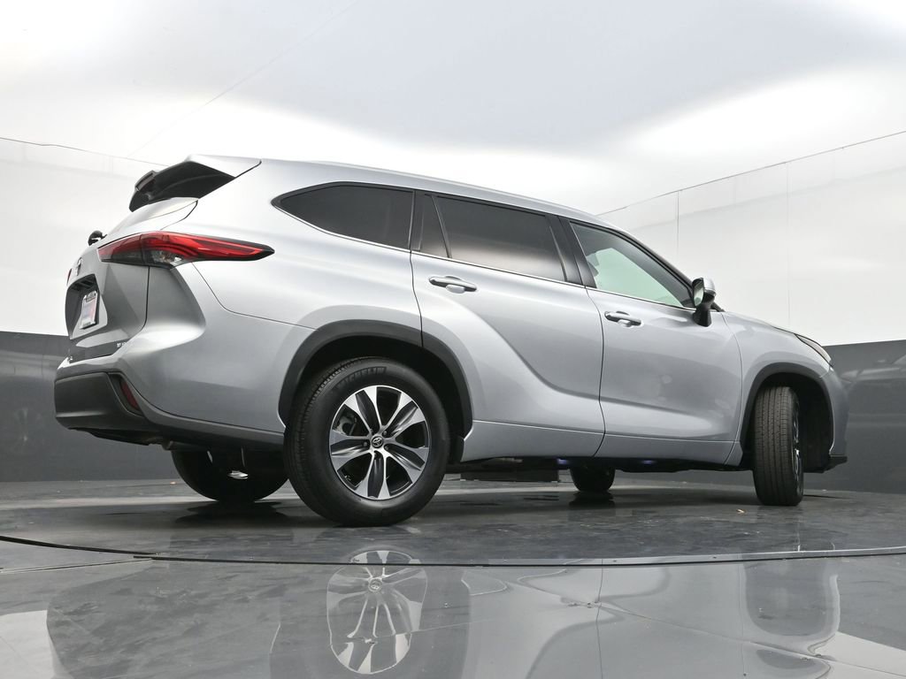 Used 2022 Toyota Highlander XLE image 33