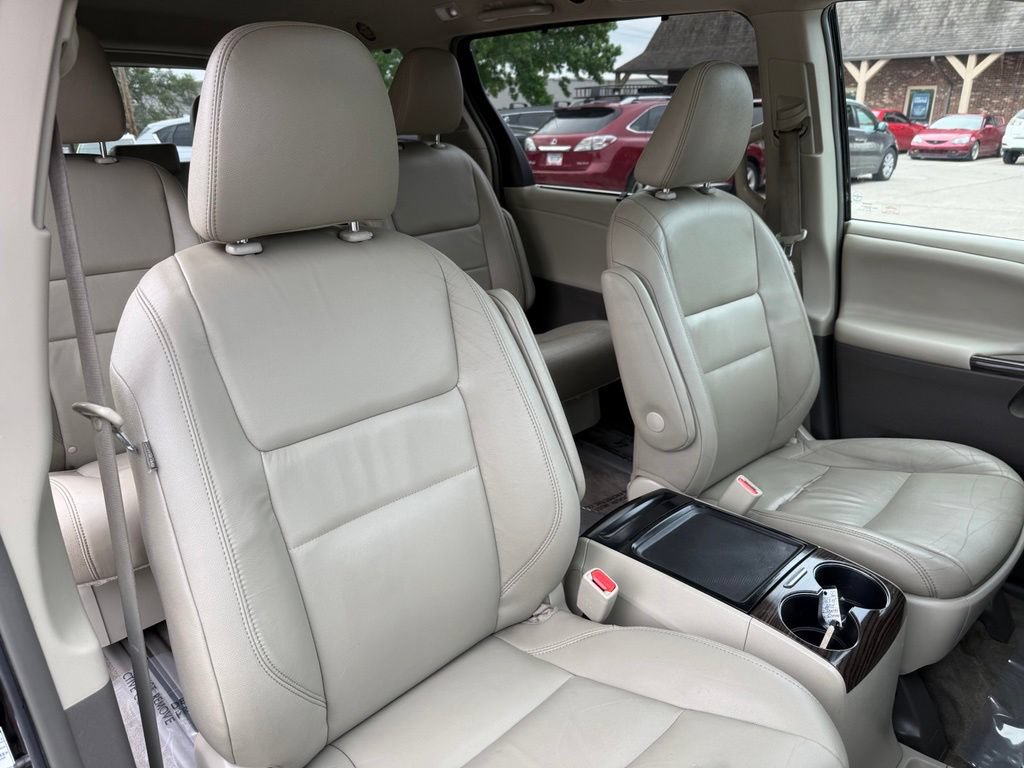 Used 2015 Toyota Sienna XLE Premium AWD/4WD image 22