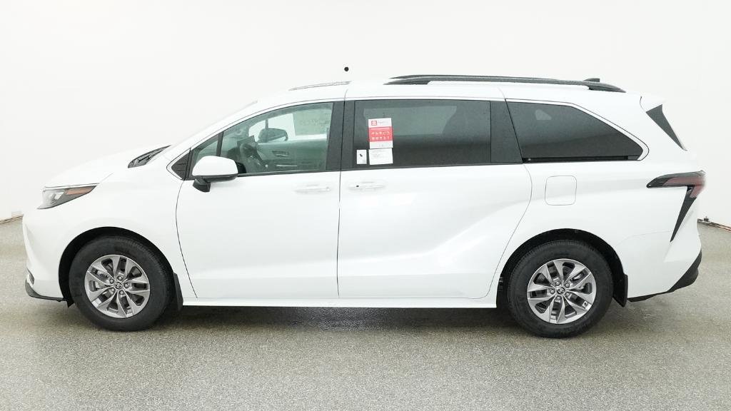 New 2026 Toyota Sienna XLE FWD image 5