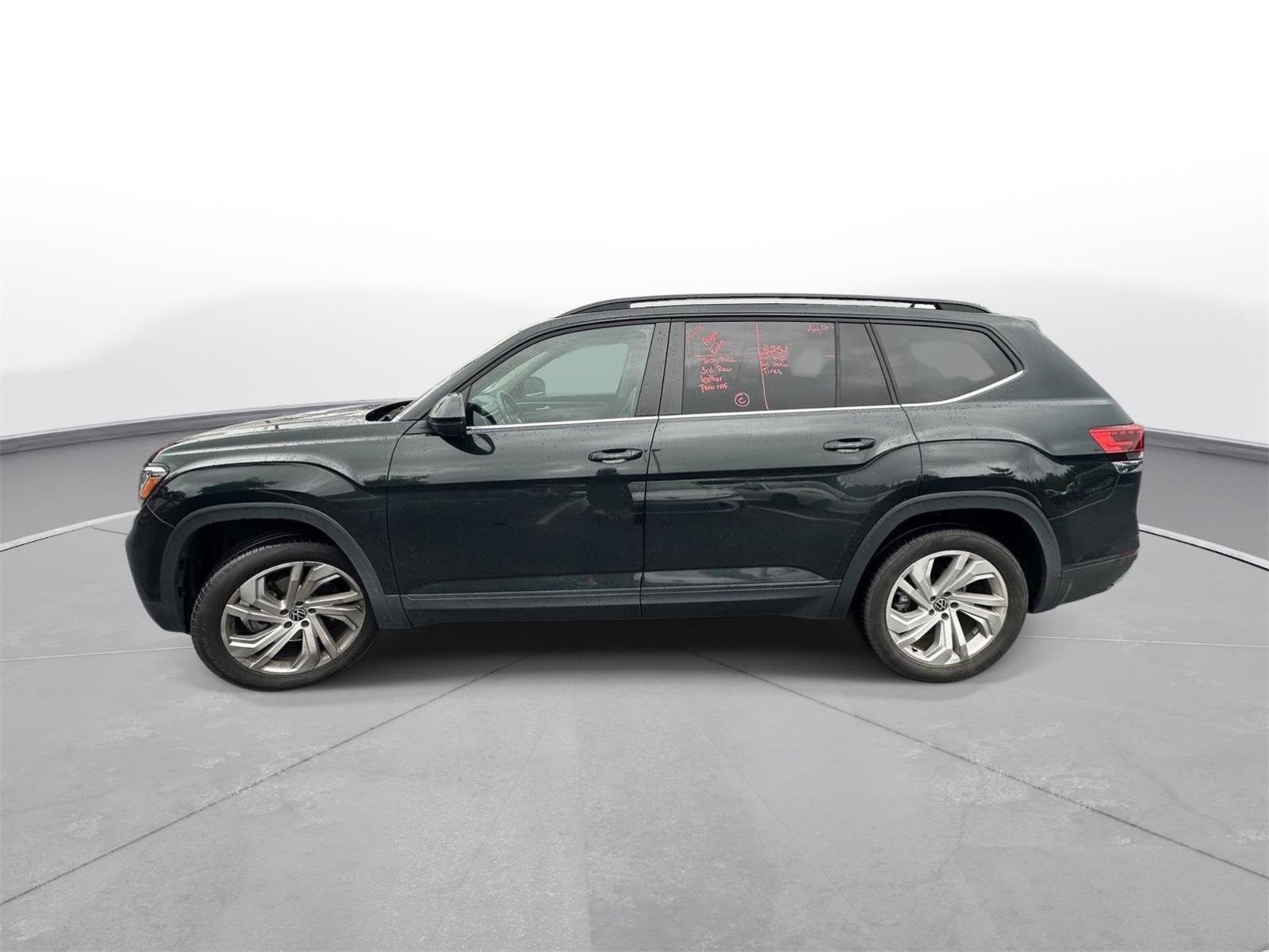 Used 2021 Volkswagen Atlas SE w/ Panoramic Sunroof Package FWD image 9