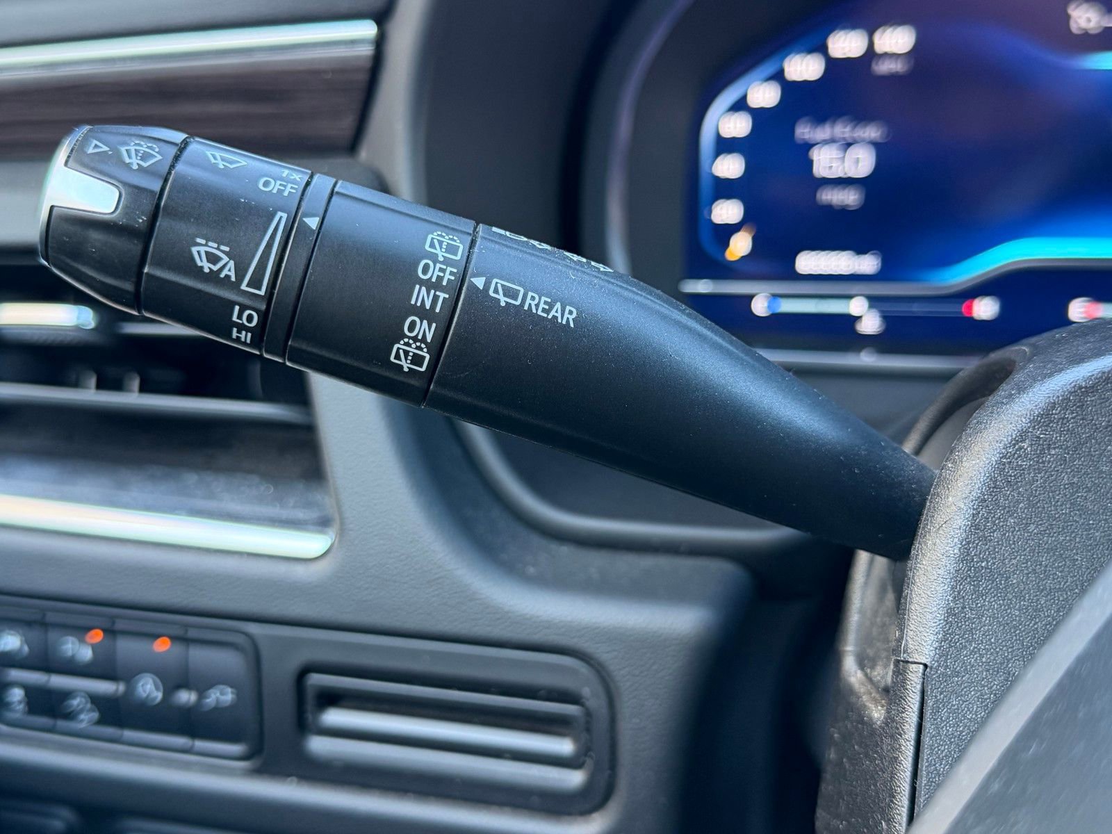 Used 2022 Chevrolet Suburban Z71 AWD/4WD image 13