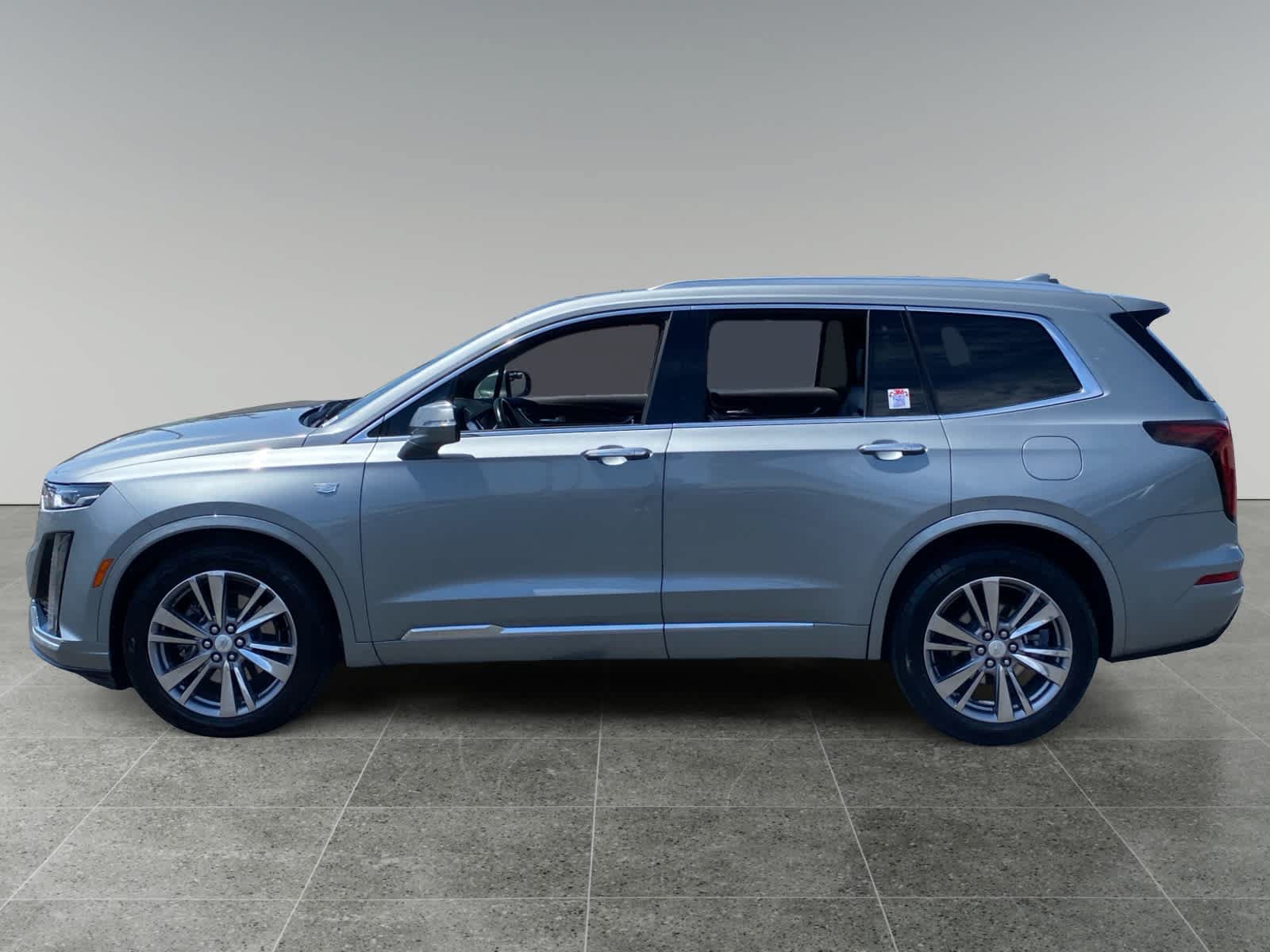 Used 2024 Cadillac XT6 Premium Luxury FWD image 2