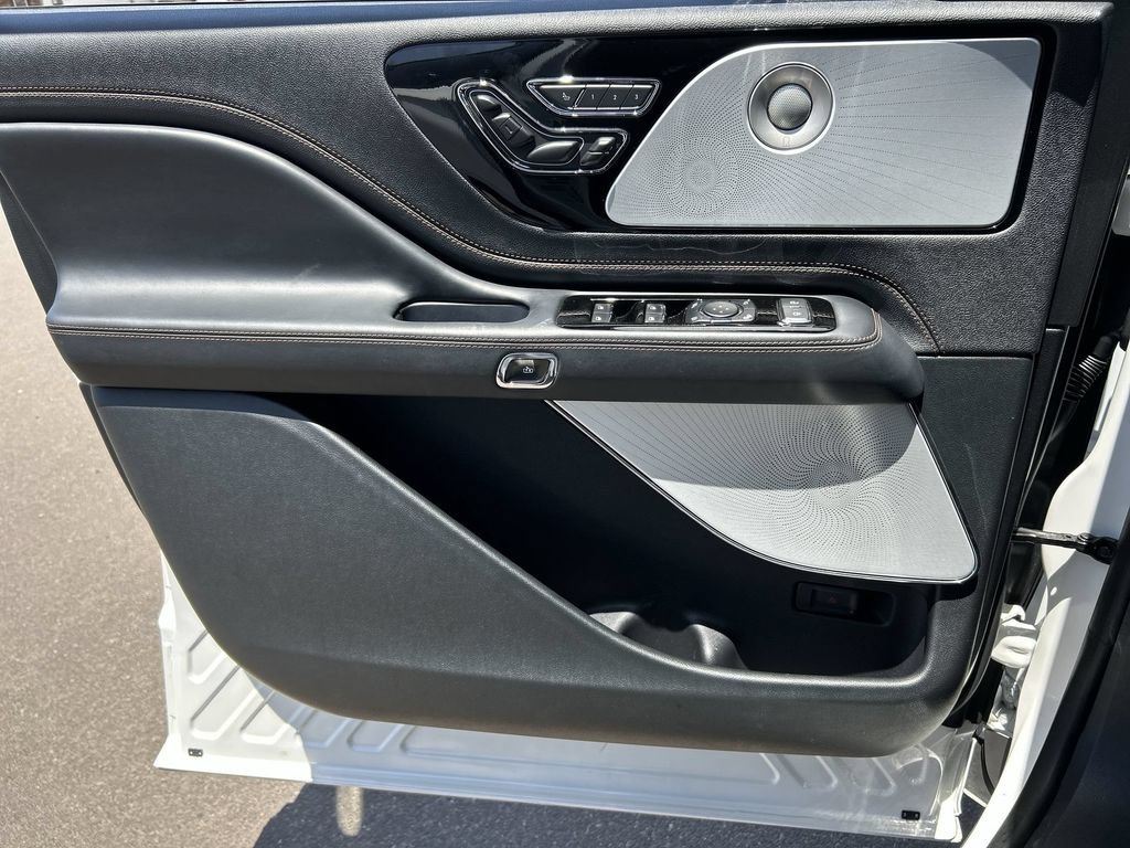 Used 2025 Lincoln Aviator Black Label w/ Black Label Special Edition AWD/4WD image 23