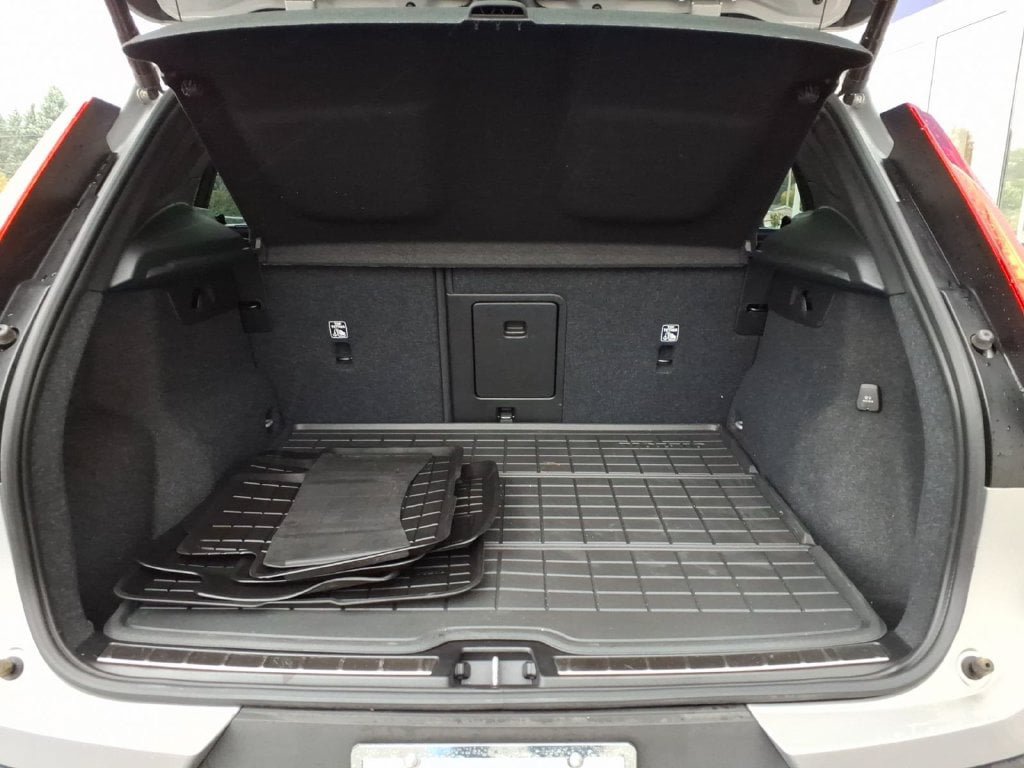 Certified 2023 Volvo XC40 B5 Ultimate w/ Climate Package AWD/4WD image 25