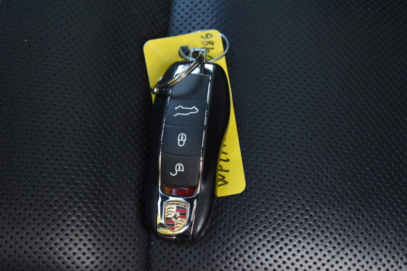 Used 2014 Porsche Cayenne Turbo w/ Comfort Plus Package (PU4) image 27