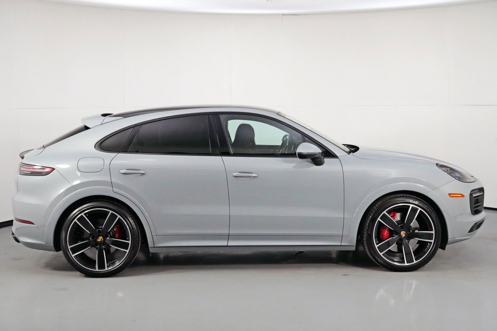 Used 2022 Porsche Cayenne GTS AWD/4WD image 58