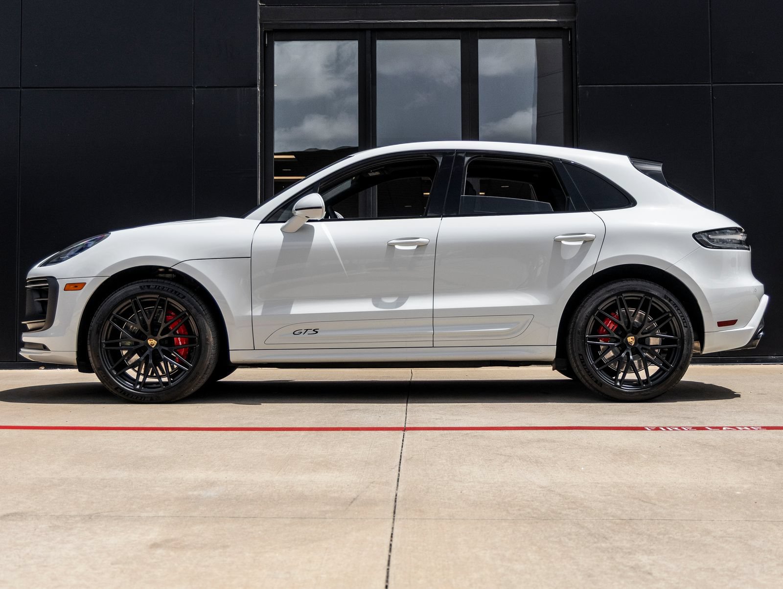 Certified 2024 Porsche Macan GTS AWD/4WD image 2