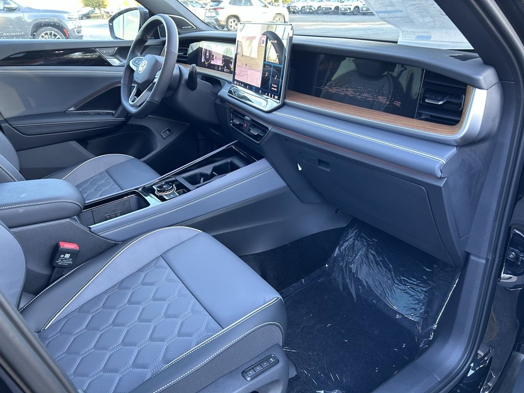 New 2026 Volkswagen Tiguan SEL R-Line image 11