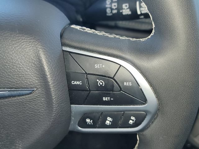 Used 2023 Chrysler Pacifica Touring-L FWD image 15