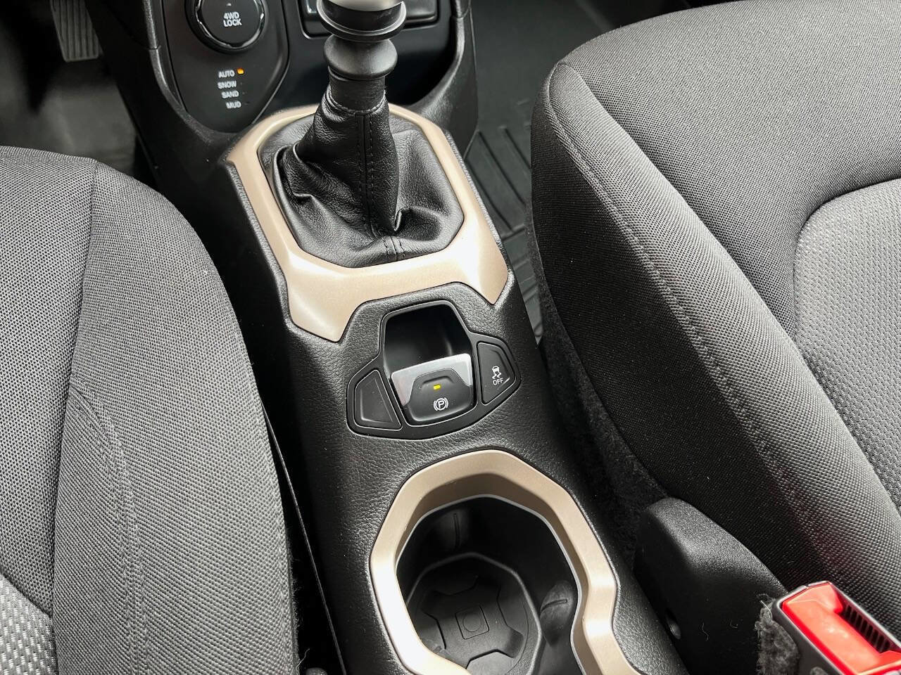 Used 2015 Jeep Renegade Latitude image 30