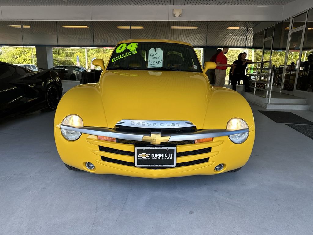 Used 2004 Chevrolet SSR w/ Preferred Equipment Group image 3